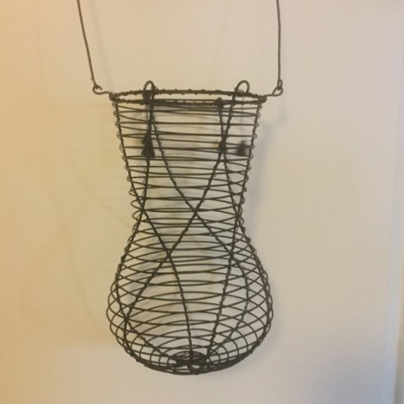 Fönsterkorg 225:- H23 cm D 13 cm.