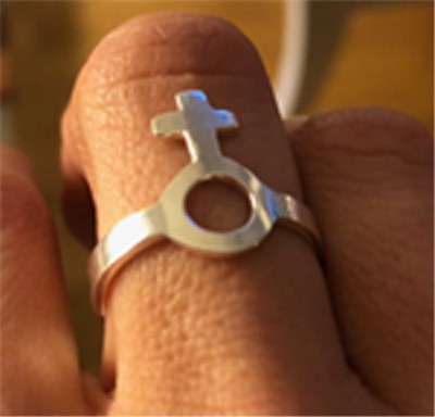 Ring med symbol, silver. 425:-